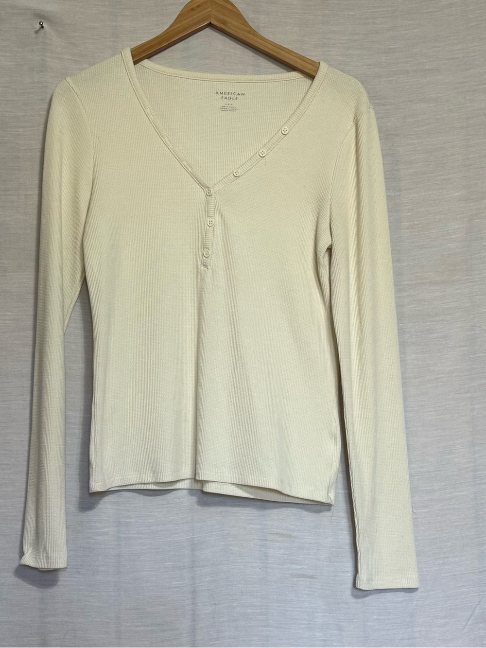American Eagle Large Ivory Waffle Knit Long Sleeve Henley Top